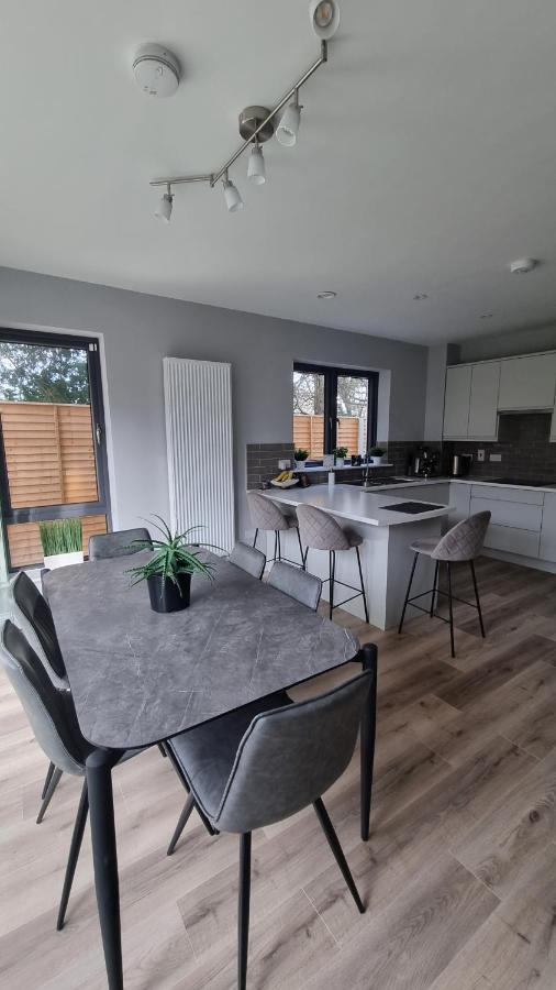 Entire Modern Home With Seaview And Parking Віклов Екстер'єр фото