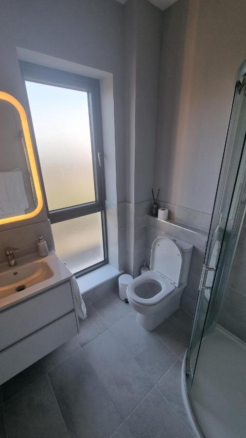 Entire Modern Home With Seaview And Parking Віклов Екстер'єр фото