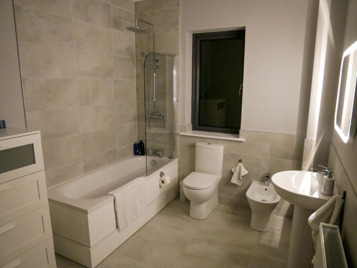 Entire Modern Home With Seaview And Parking Віклов Екстер'єр фото