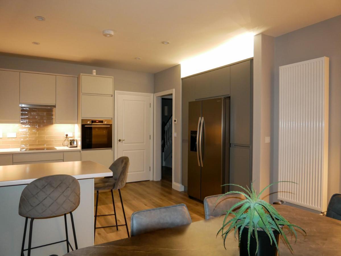 Entire Modern Home With Seaview And Parking Віклов Екстер'єр фото