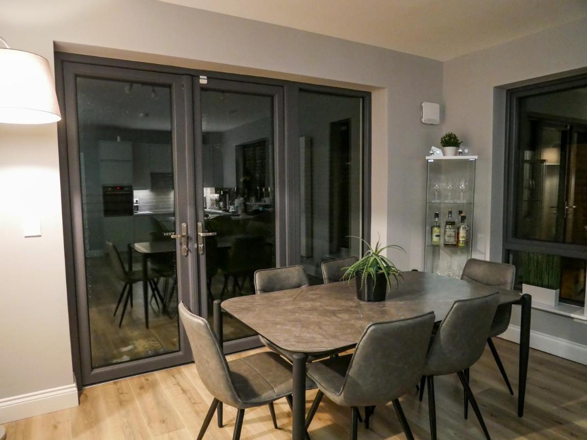 Entire Modern Home With Seaview And Parking Віклов Екстер'єр фото